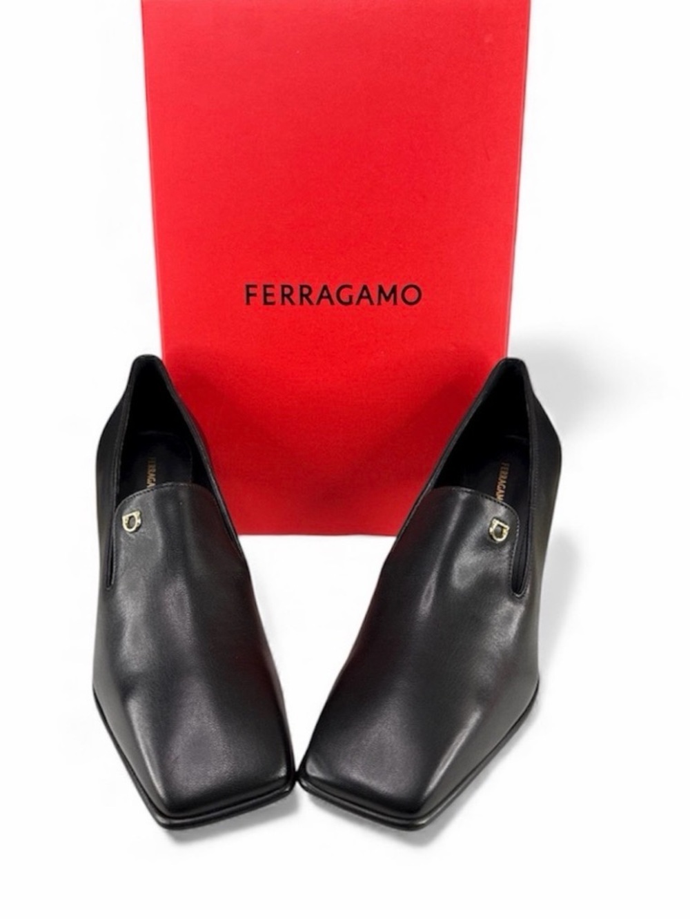 FERAGAMO Carmelita Black Leather Loafers